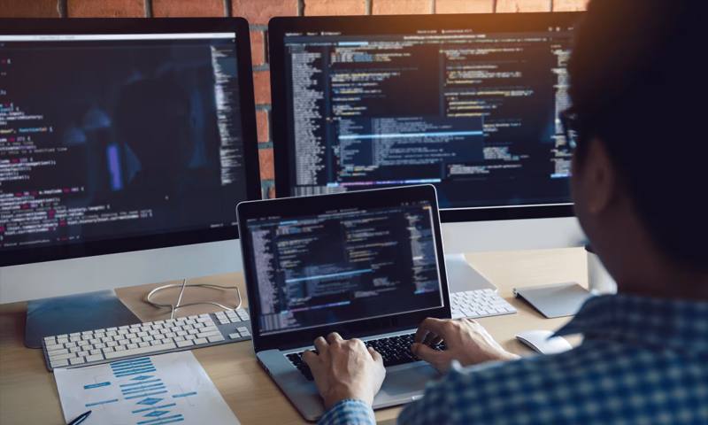 数据科学选型:R与Python如何赋能社旗县网站建设?